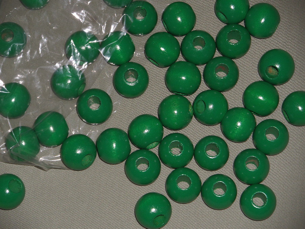 25mm wooden green beads