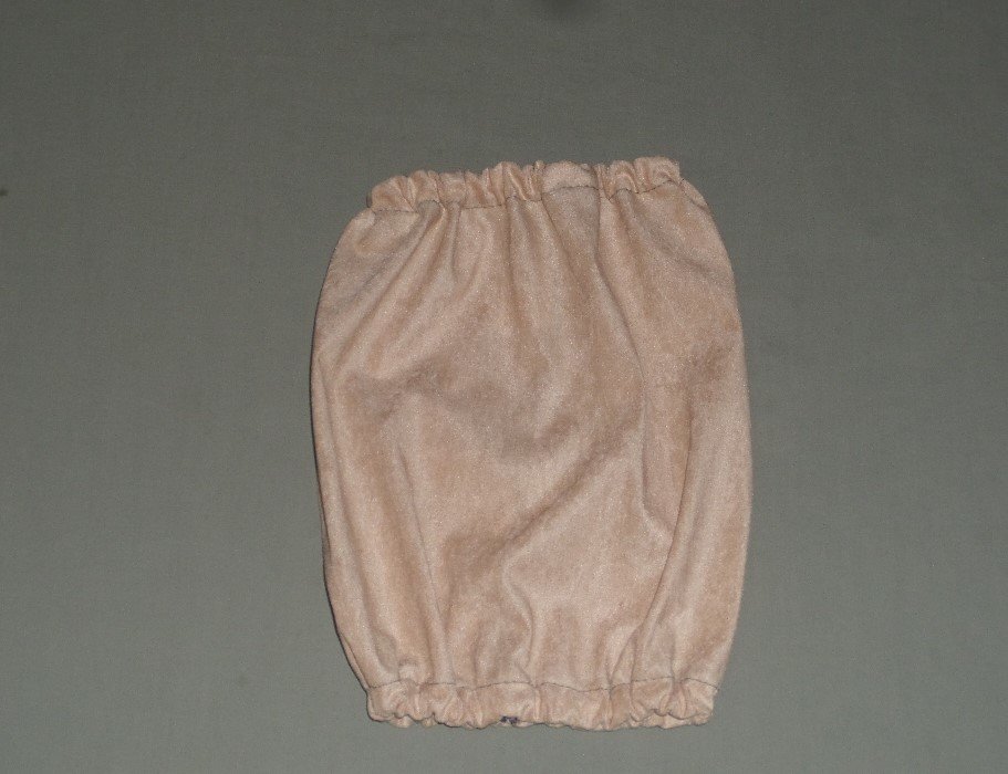 tan dog show snood