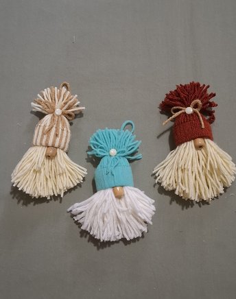 3 rustic style yarn gnomes